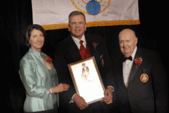 Commodore Fred Mills receives “Captains Award”